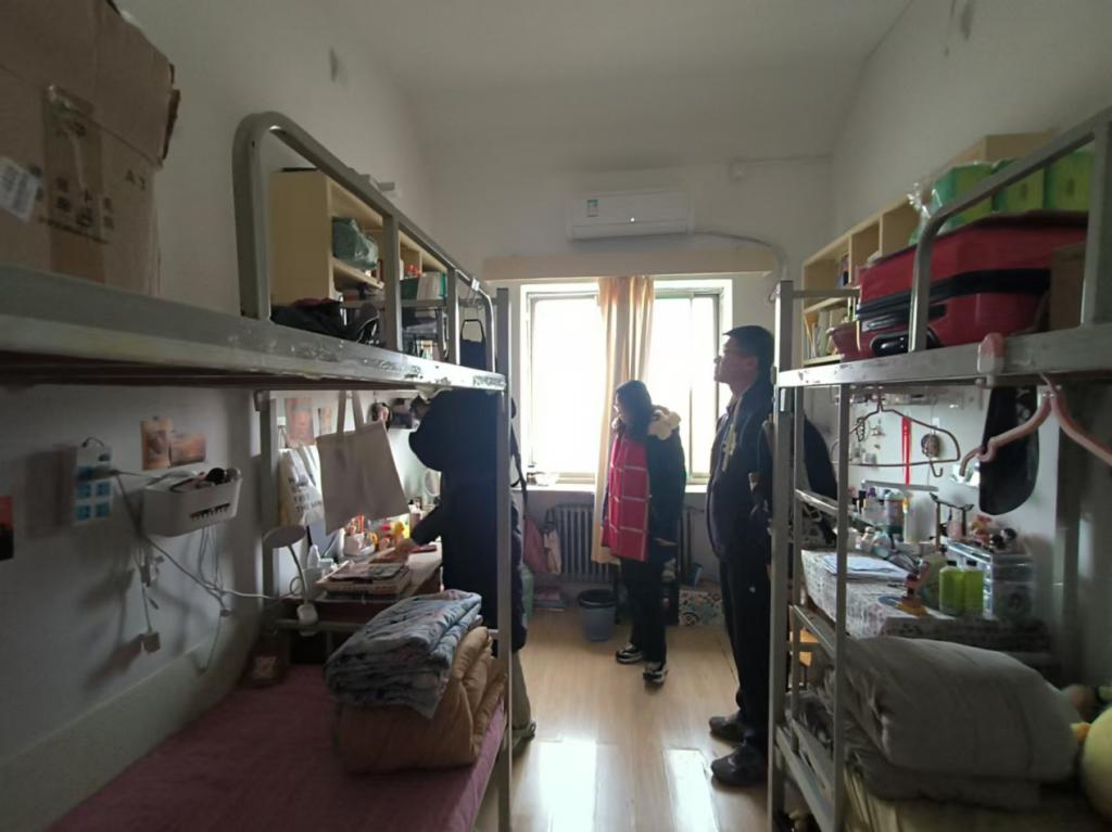 千亿·体育开展学期末宿舍安全...